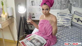 Մեծ կրծքեր սպասում latina կուգուար մայրիկի ձիավարություն անդամի իր խորթ որդուն