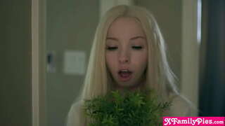 Իմ ненасытная երիտասարդ մանրանկարչություն խորթ քույրը ՝ չի կարող կանգնեցնել զույգվել шлюшку