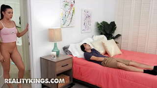 Թագավորները իրականության - ԿՀ-Փրայմ - Քայլի Рокет, Ricky Спаниш - Կպչուն նստավայր