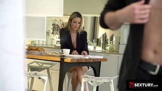 ¡A La Rumana Le Encanta Una Buena Follada Por El Culo Para Comenzar El Día