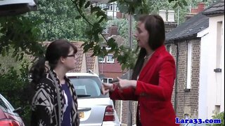 Englanti kypsä pickingup viaton koulutyttö